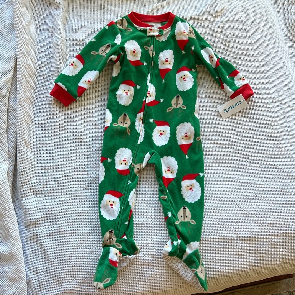 Carter’s nwt Christmas sleeper size 18 months